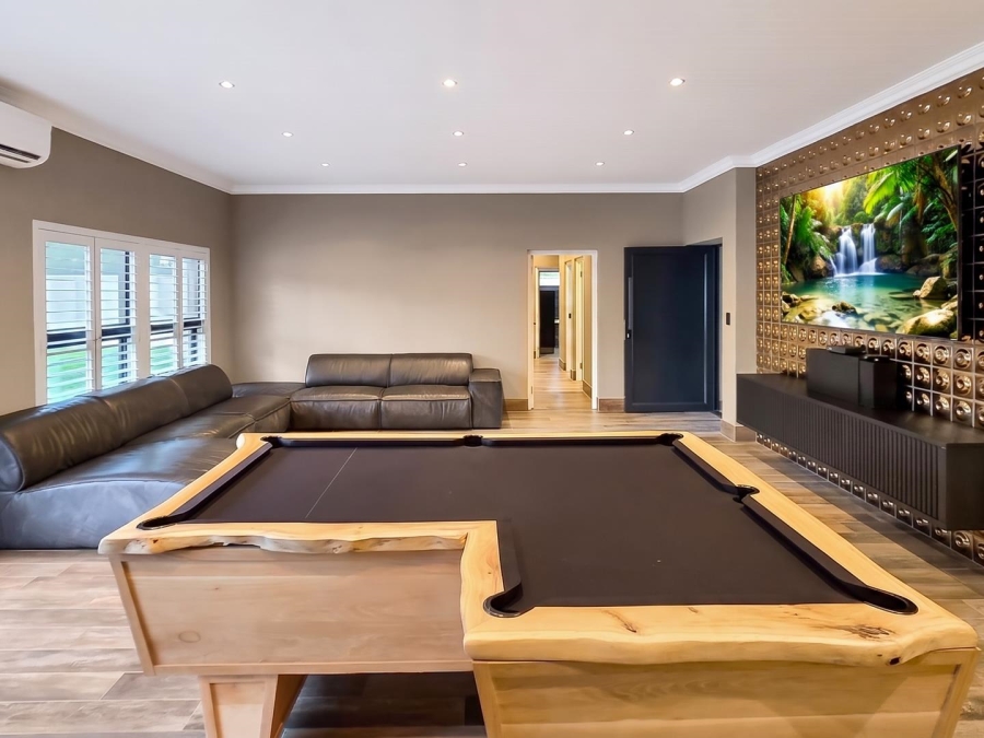 7 Bedroom Property for Sale in Durbanville Western Cape